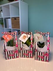 YILBAŞI ÖZEL ÇİÇEK DESENLİ ÇANTALI MİX