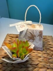 8 MART KADINLAR GÜNÜ ÖZEL SAPLI ÇANTALI MODEL (BEYAZ ÇİÇEKLİ DESEN)